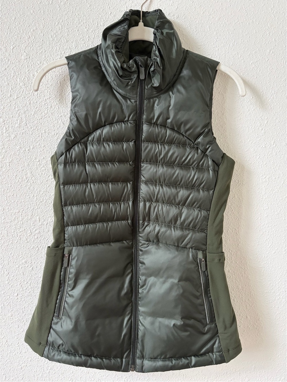 Lululemon Down For A Run Vest II Gator Green Size 4 Run Outdoors Sporty Gorpcore
